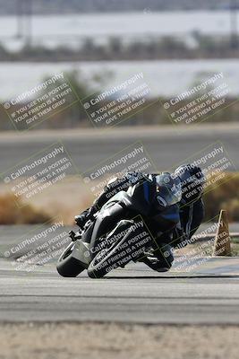 media/Nov-16-2025-Race Pace (Sun) [[8c5fa54630]]/Non Verified Riders (1st 20 Minutes)/1-Turn 14 (10am)/